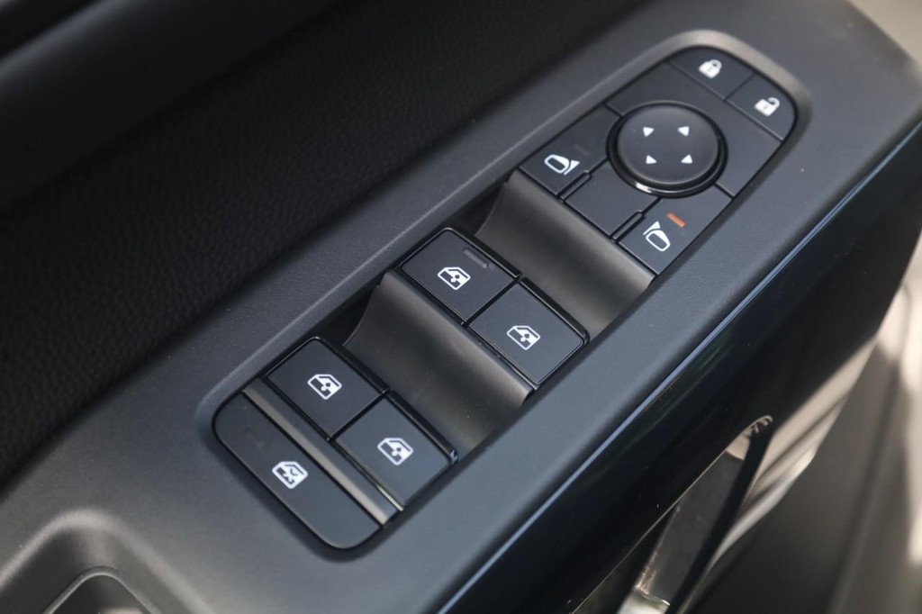 Nissan Pathfinder Vehicle Image 11