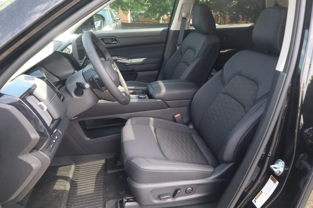 Nissan Pathfinder Vehicle Image 20