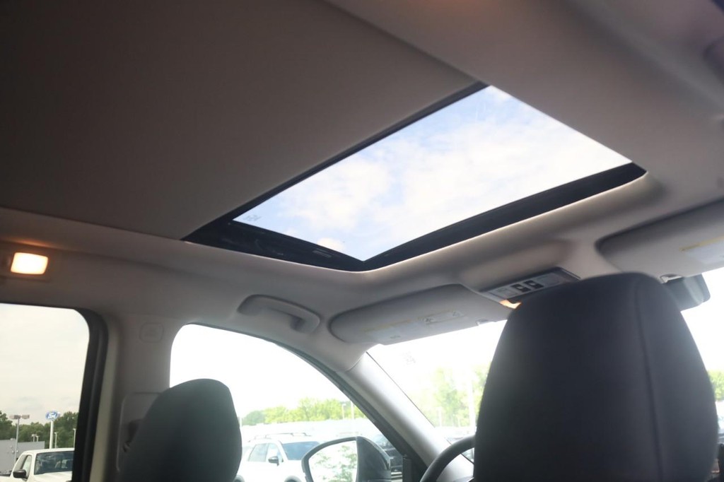 Nissan Pathfinder Vehicle Image 23