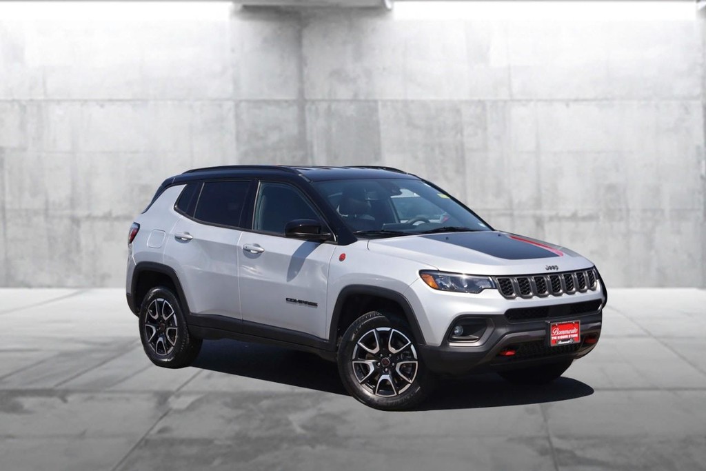 Jeep Compass Vehicle Full-screen Gallery Image 2