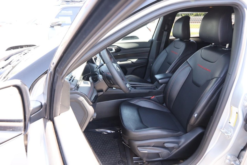 Jeep Compass Vehicle Full-screen Gallery Image 8