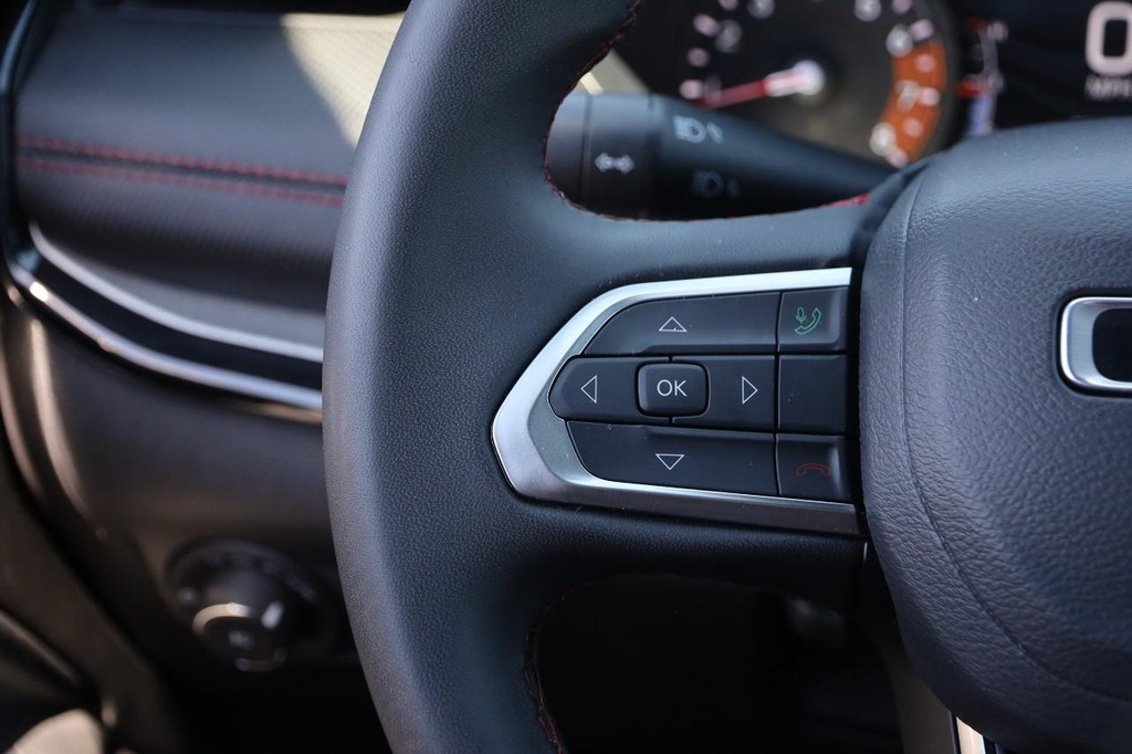 Jeep Compass Vehicle Full-screen Gallery Image 11