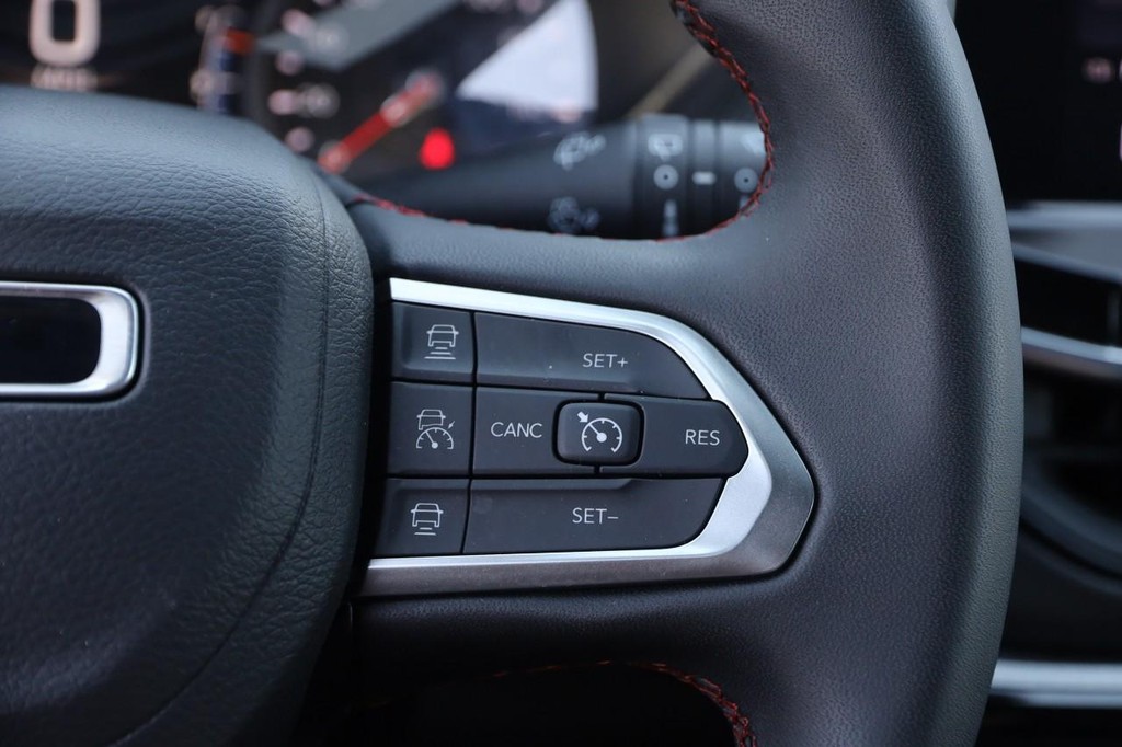 Jeep Compass Vehicle Full-screen Gallery Image 12