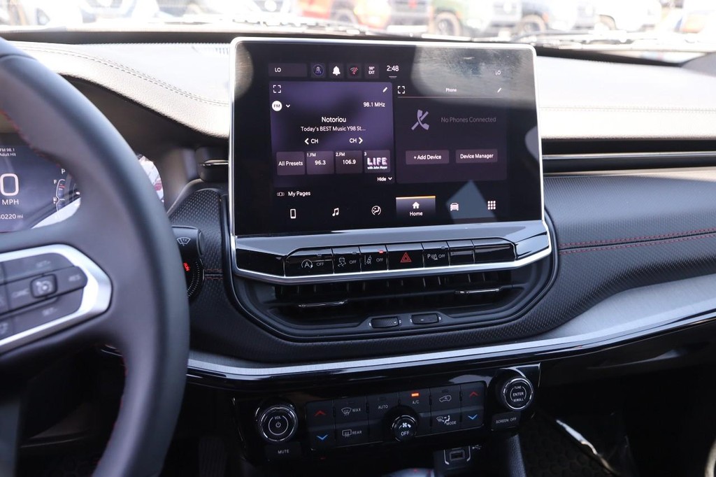 Jeep Compass Vehicle Full-screen Gallery Image 15