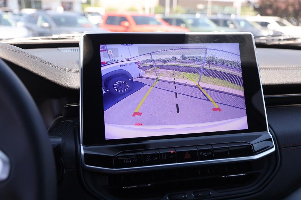 Jeep Compass Vehicle Full-screen Gallery Image 17