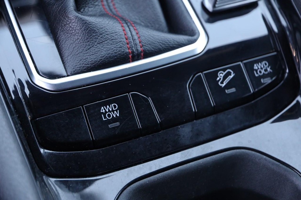 Jeep Compass Vehicle Full-screen Gallery Image 20