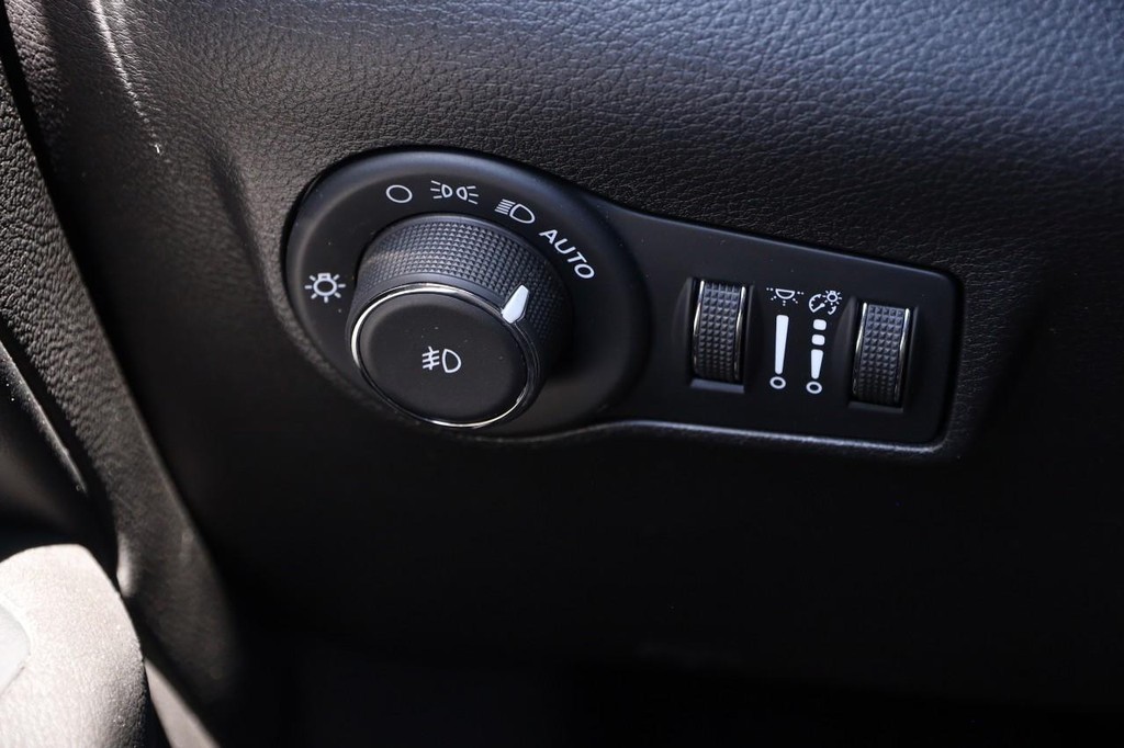 Jeep Compass Vehicle Full-screen Gallery Image 21