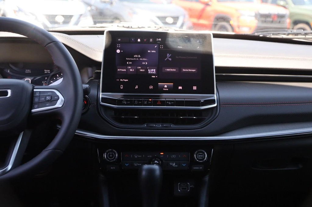 Jeep Compass Vehicle Full-screen Gallery Image 25