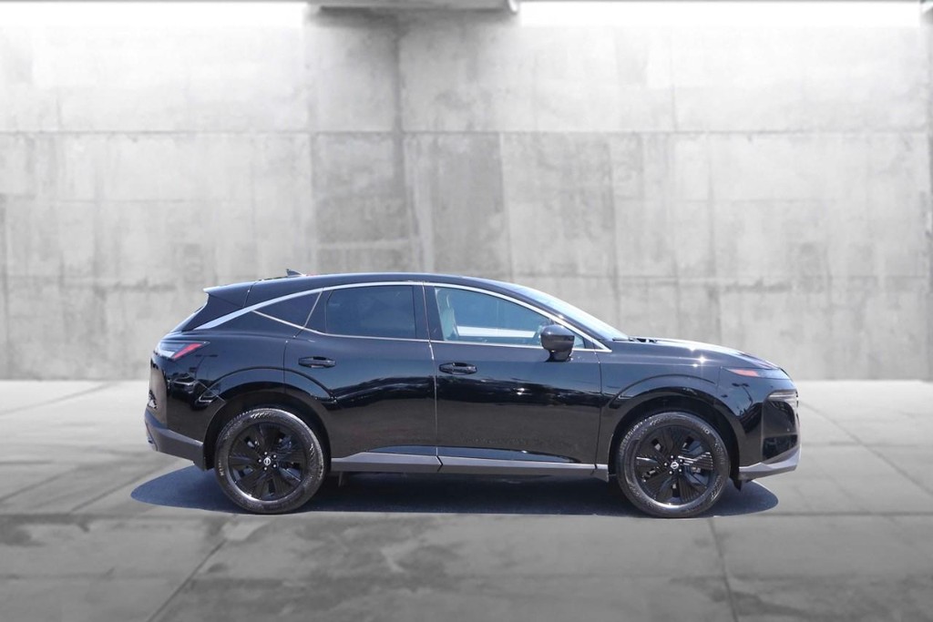 Nissan Murano Vehicle Full-screen Gallery Image 5