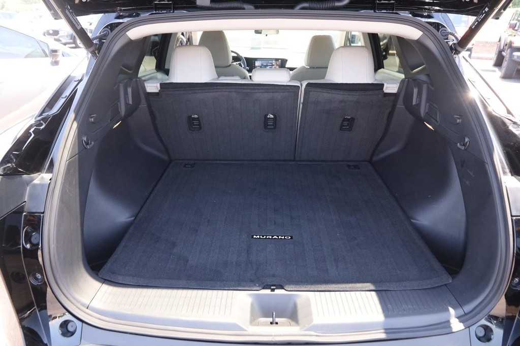 Nissan Murano Vehicle Full-screen Gallery Image 7