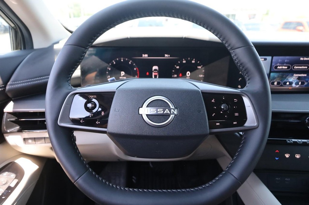Nissan Murano Vehicle Full-screen Gallery Image 11
