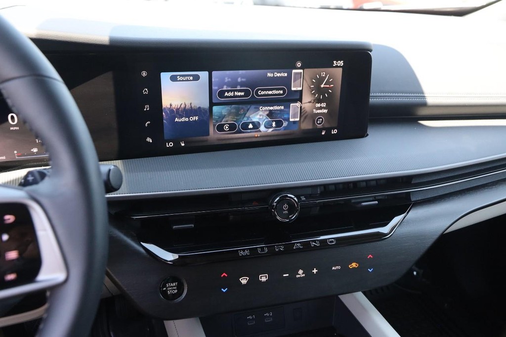 Nissan Murano Vehicle Full-screen Gallery Image 16