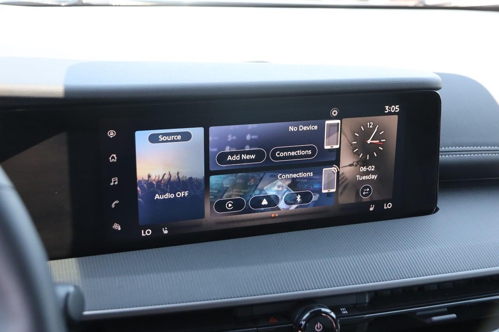 Nissan Murano Vehicle Full-screen Gallery Image 17