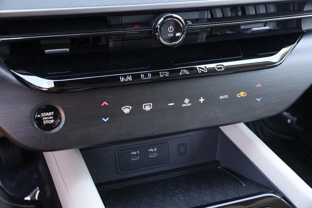 Nissan Murano Vehicle Full-screen Gallery Image 19