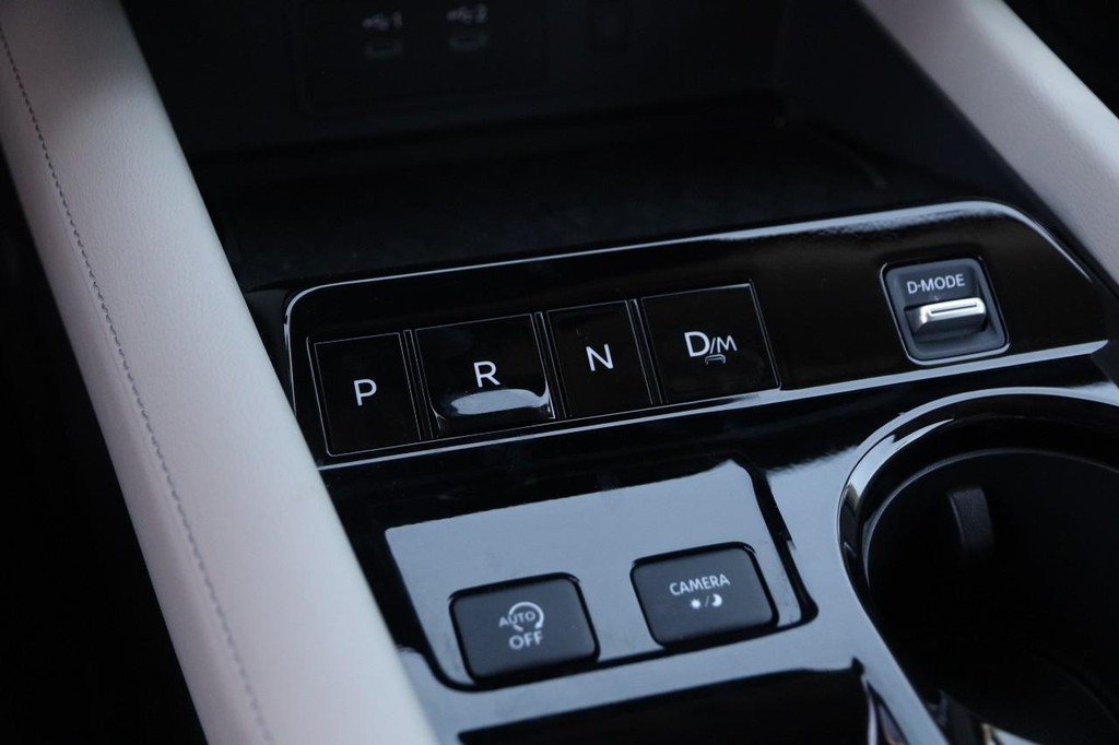 Nissan Murano Vehicle Full-screen Gallery Image 20