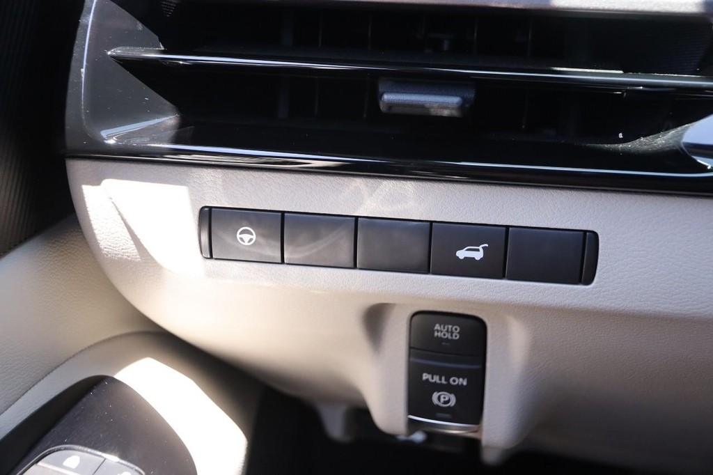 Nissan Murano Vehicle Full-screen Gallery Image 21