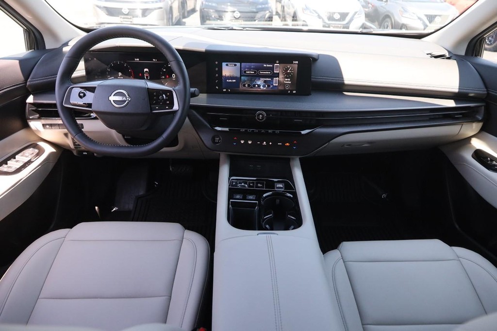 Nissan Murano Vehicle Full-screen Gallery Image 22