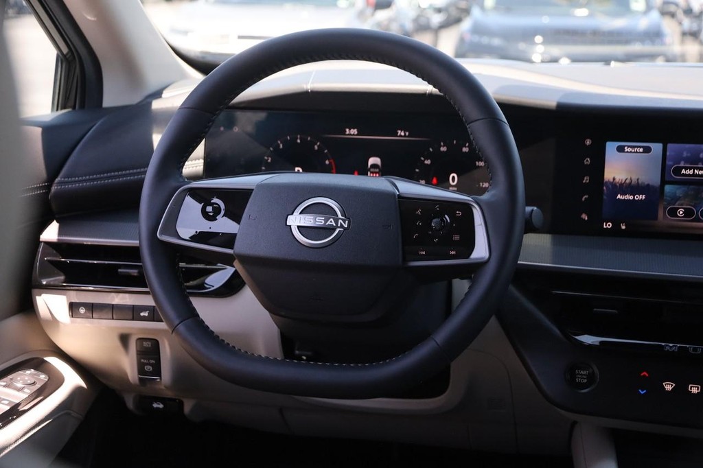 Nissan Murano Vehicle Full-screen Gallery Image 24