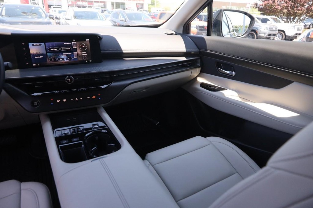 Nissan Murano Vehicle Full-screen Gallery Image 26