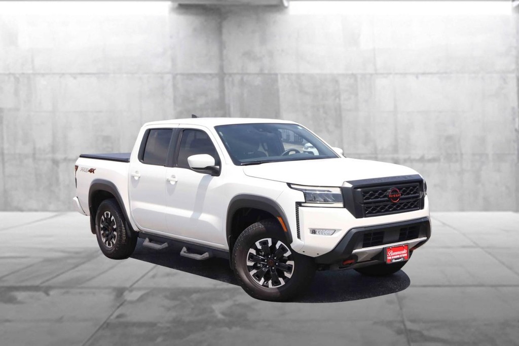 Nissan Frontier Vehicle Full-screen Gallery Image 2