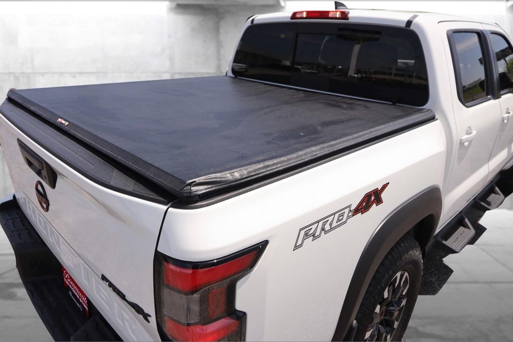 Nissan Frontier Vehicle Full-screen Gallery Image 7