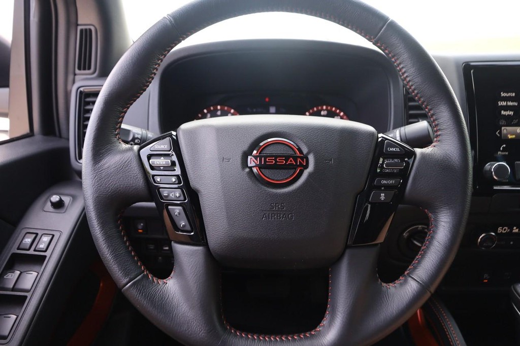 Nissan Frontier Vehicle Full-screen Gallery Image 10