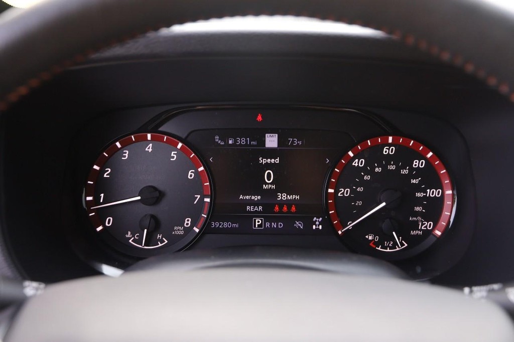 Nissan Frontier Vehicle Full-screen Gallery Image 13