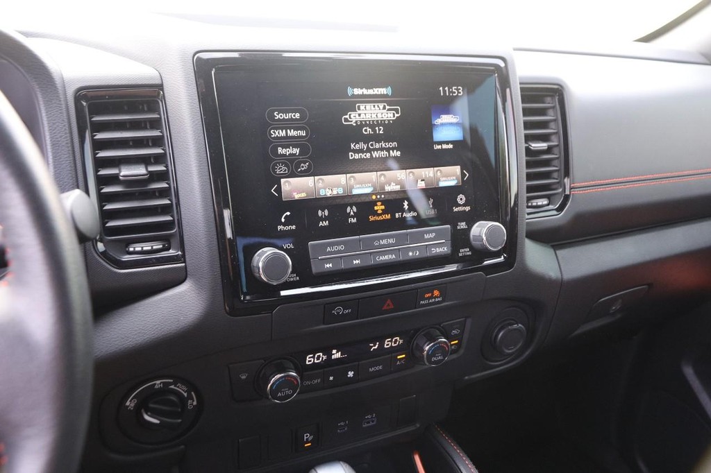 Nissan Frontier Vehicle Full-screen Gallery Image 15