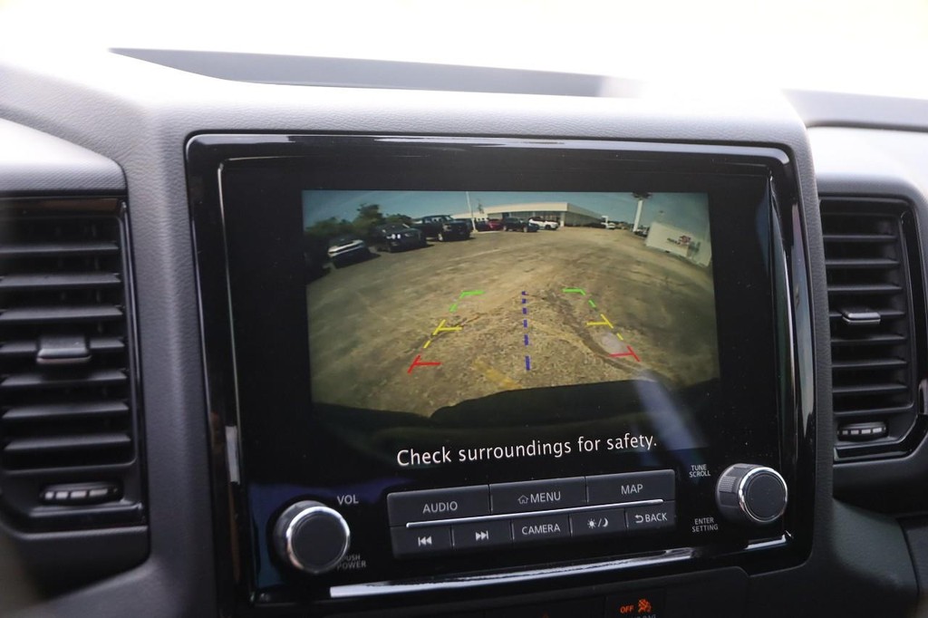 Nissan Frontier Vehicle Full-screen Gallery Image 17