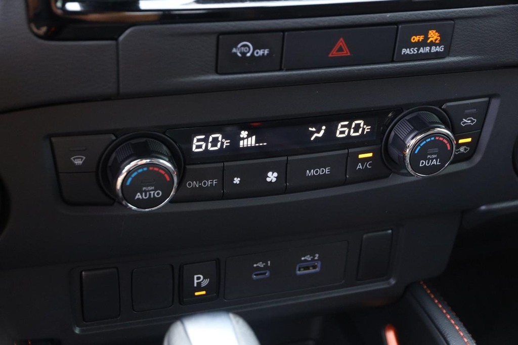 Nissan Frontier Vehicle Full-screen Gallery Image 18