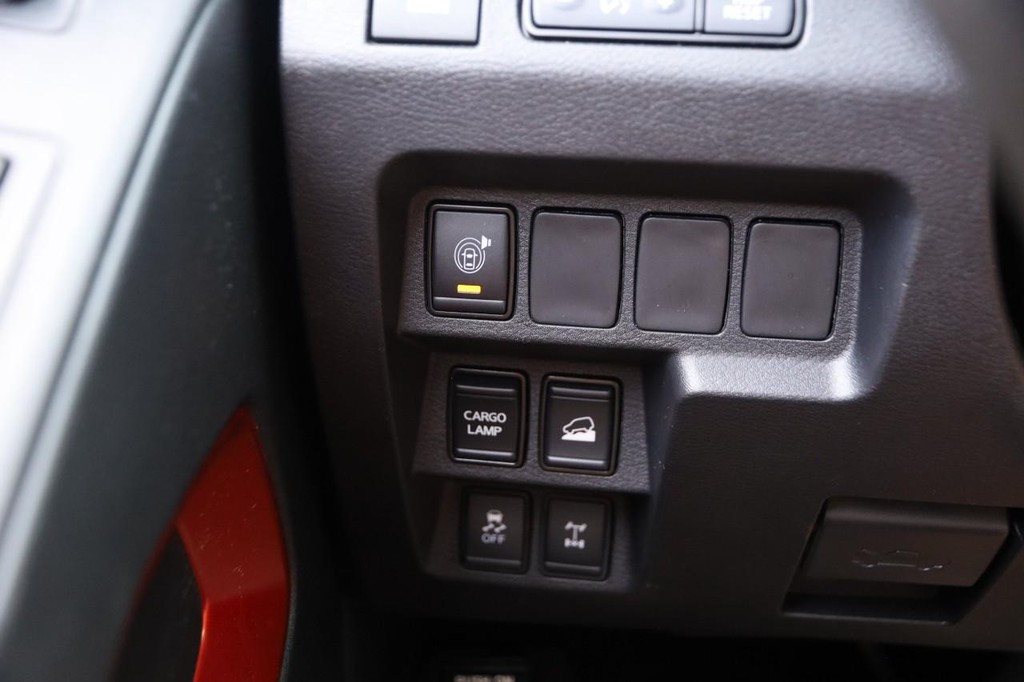Nissan Frontier Vehicle Full-screen Gallery Image 20