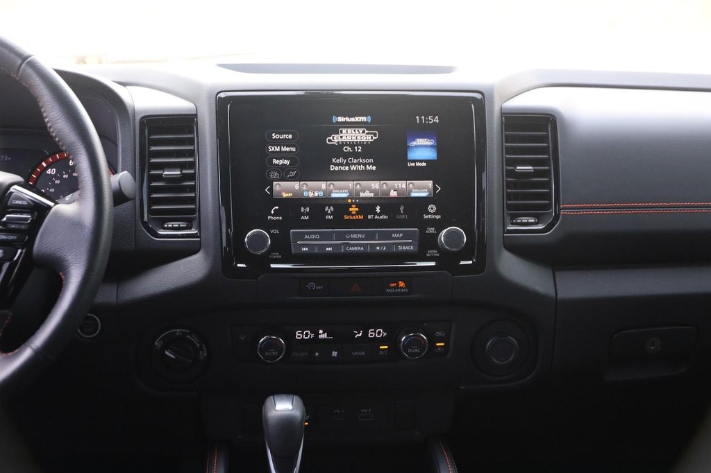 Nissan Frontier Vehicle Full-screen Gallery Image 24