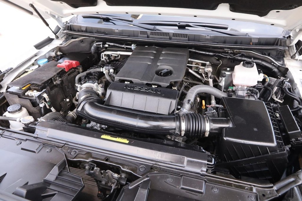 Nissan Frontier Vehicle Full-screen Gallery Image 27