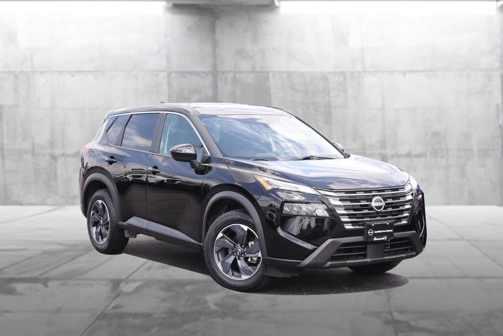 Nissan Rogue Vehicle Full-screen Gallery Image 2