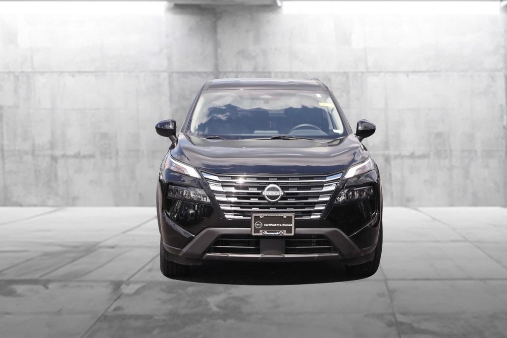 Nissan Rogue Vehicle Full-screen Gallery Image 4