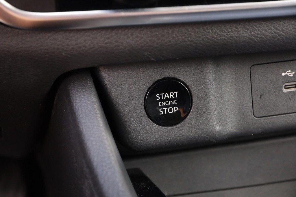 Nissan Rogue Vehicle Full-screen Gallery Image 15
