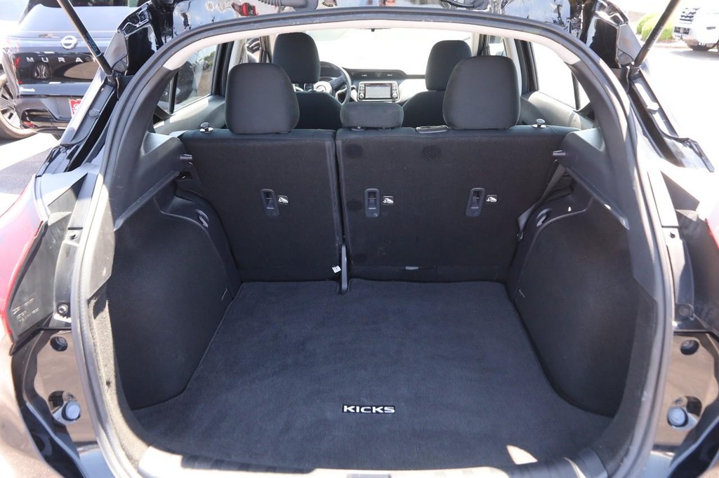Nissan Kicks Vehicle Full-screen Gallery Image 7