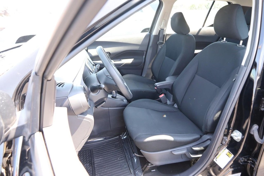 Nissan Kicks Vehicle Full-screen Gallery Image 8