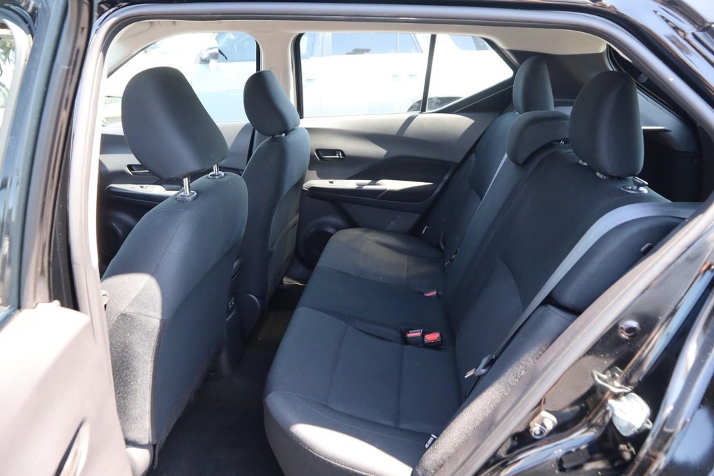 Nissan Kicks Vehicle Full-screen Gallery Image 9