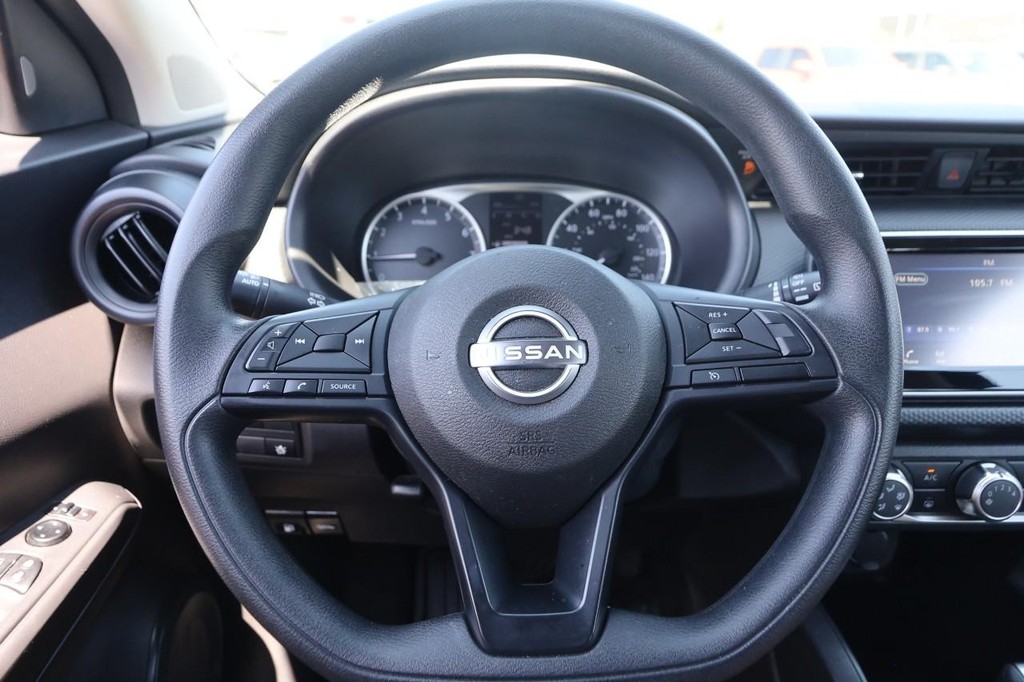 Nissan Kicks Vehicle Full-screen Gallery Image 10