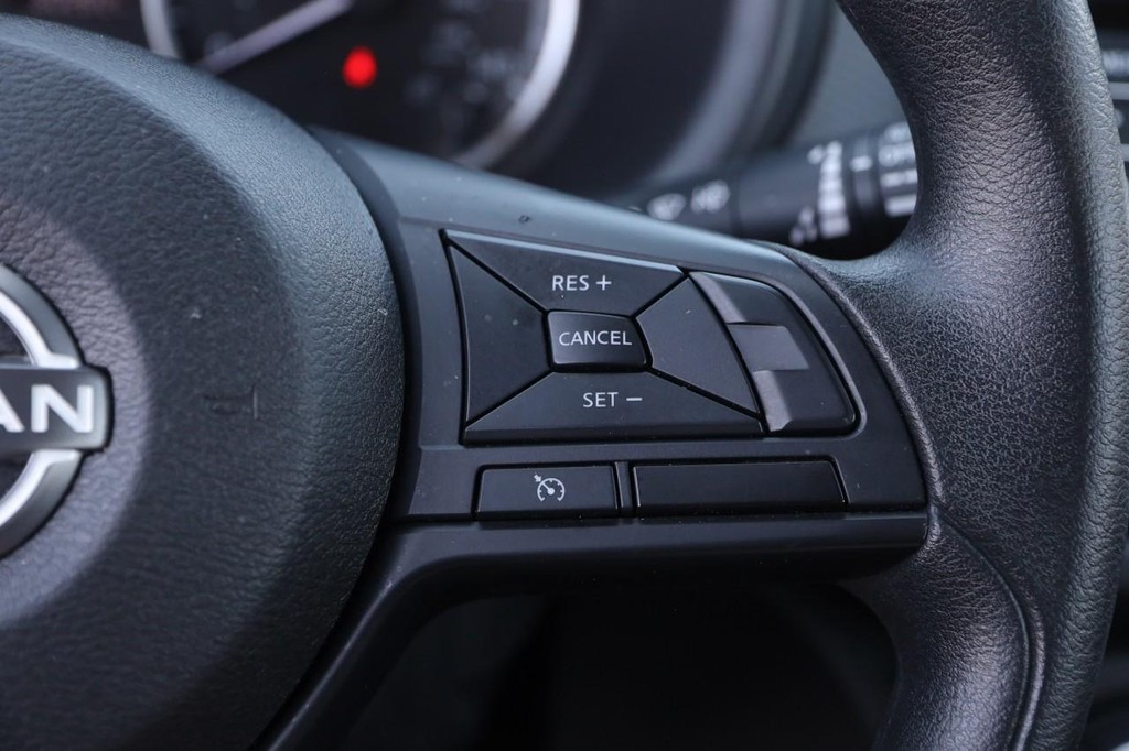 Nissan Kicks Vehicle Full-screen Gallery Image 12