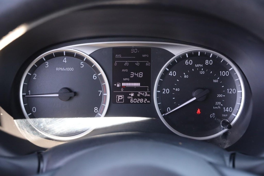 Nissan Kicks Vehicle Full-screen Gallery Image 13
