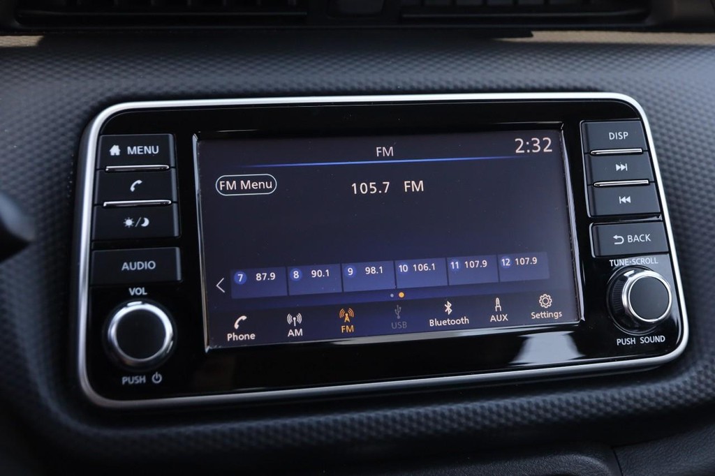 Nissan Kicks Vehicle Full-screen Gallery Image 15