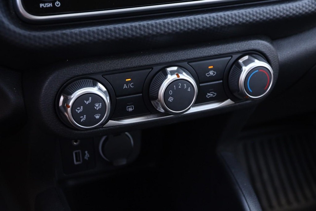 Nissan Kicks Vehicle Full-screen Gallery Image 17
