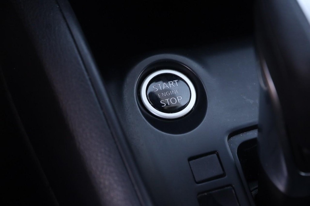 Nissan Kicks Vehicle Full-screen Gallery Image 18