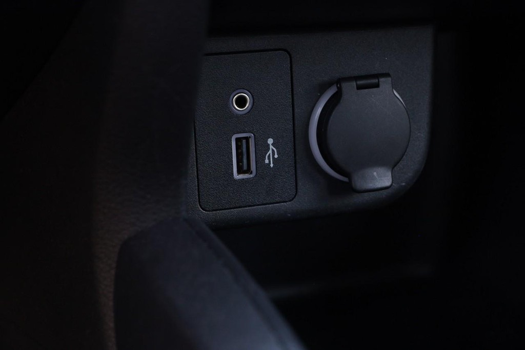 Nissan Kicks Vehicle Full-screen Gallery Image 19