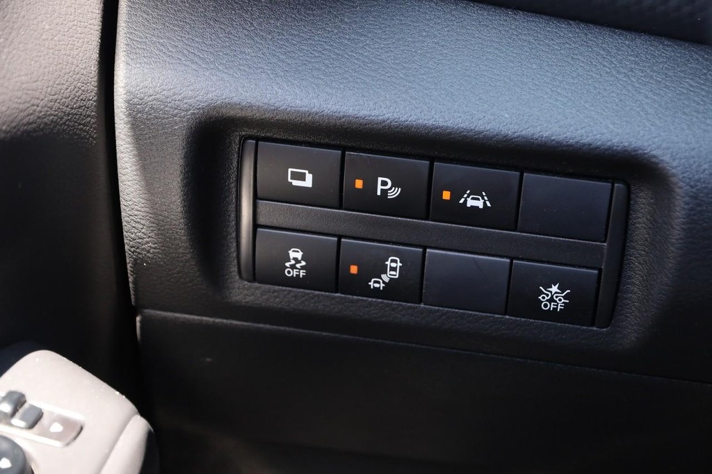 Nissan Kicks Vehicle Full-screen Gallery Image 20