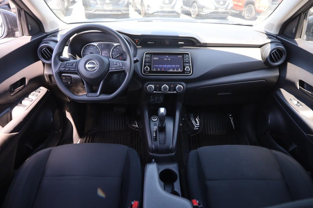 Nissan Kicks Vehicle Full-screen Gallery Image 21