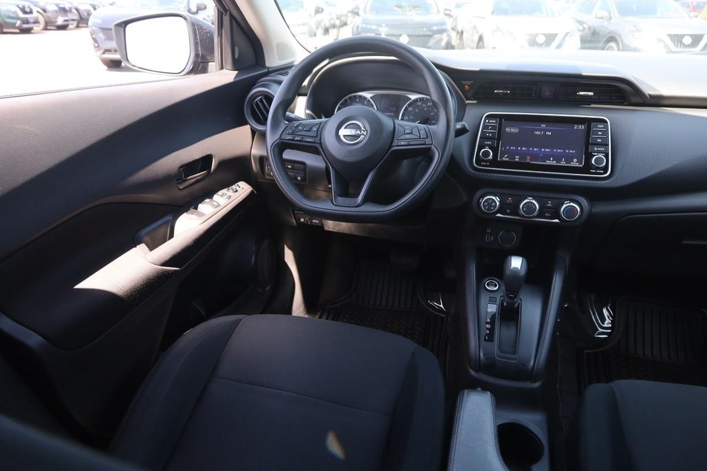 Nissan Kicks Vehicle Full-screen Gallery Image 22