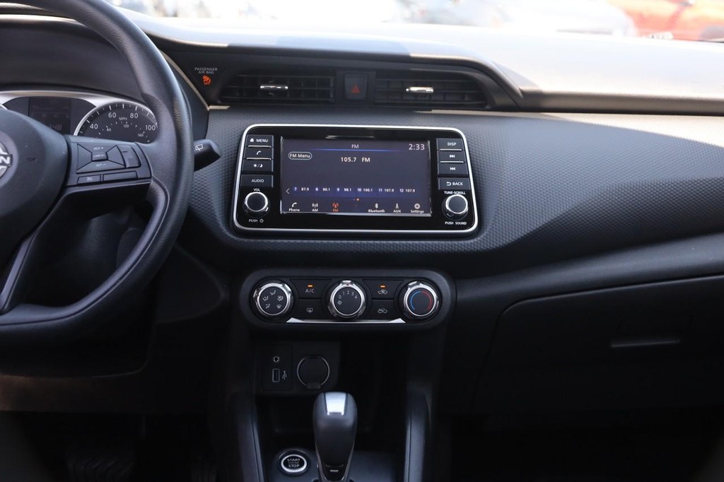 Nissan Kicks Vehicle Full-screen Gallery Image 24